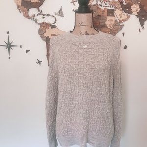 Delicate Knit Banana Republic Sweater 🧶